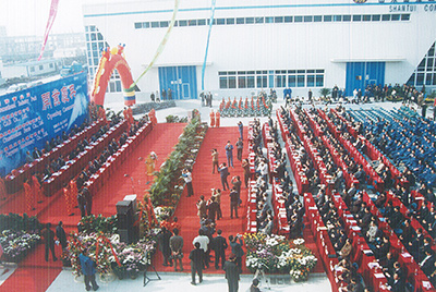 2003年10月29日，J9直营集团国际事业园开园。