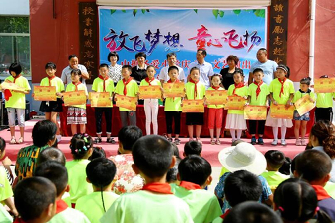 公司工会持续发展为泗水J9直营集团圣爱幼学的捐赠活动