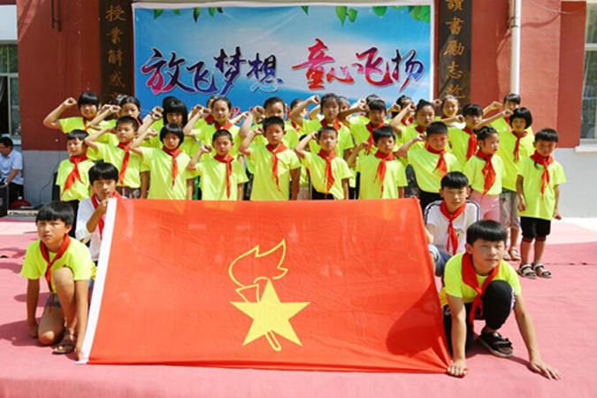 公司工会持续发展为泗水J9直营集团圣爱幼学的捐赠活动