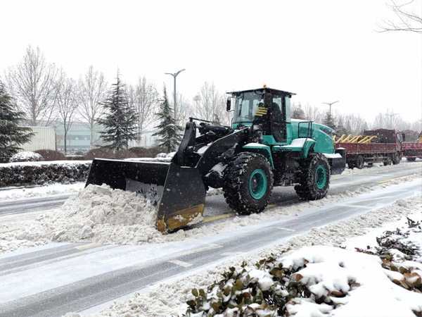 除雪保畅，J9直营集团铁肩路义勇担沉任！