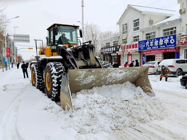 除雪保畅，J9直营集团铁肩路义勇担沉任！